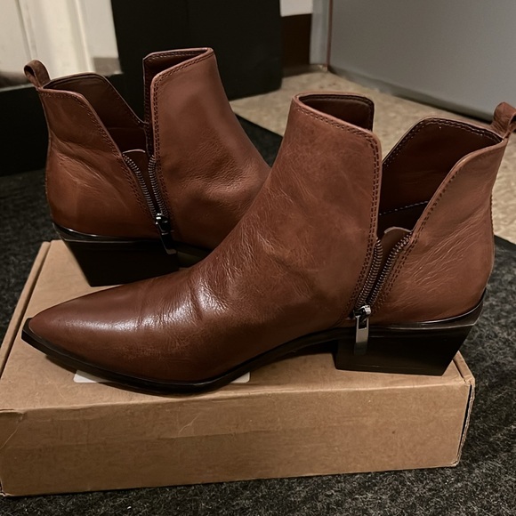 Nine West Yerly zip up bootie 7.5 - Picture 5 of 5